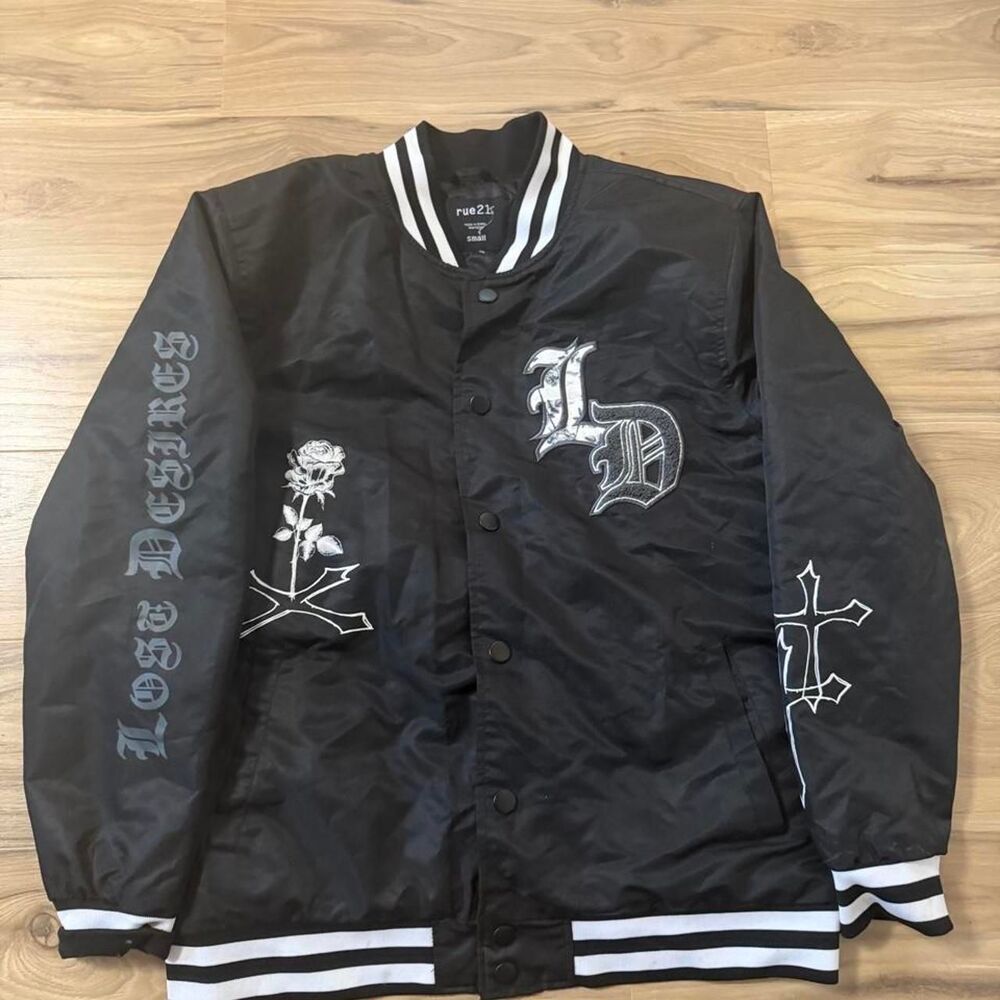 Y2K style Rue 21 black bomber jacket embroidered graphic oversized small